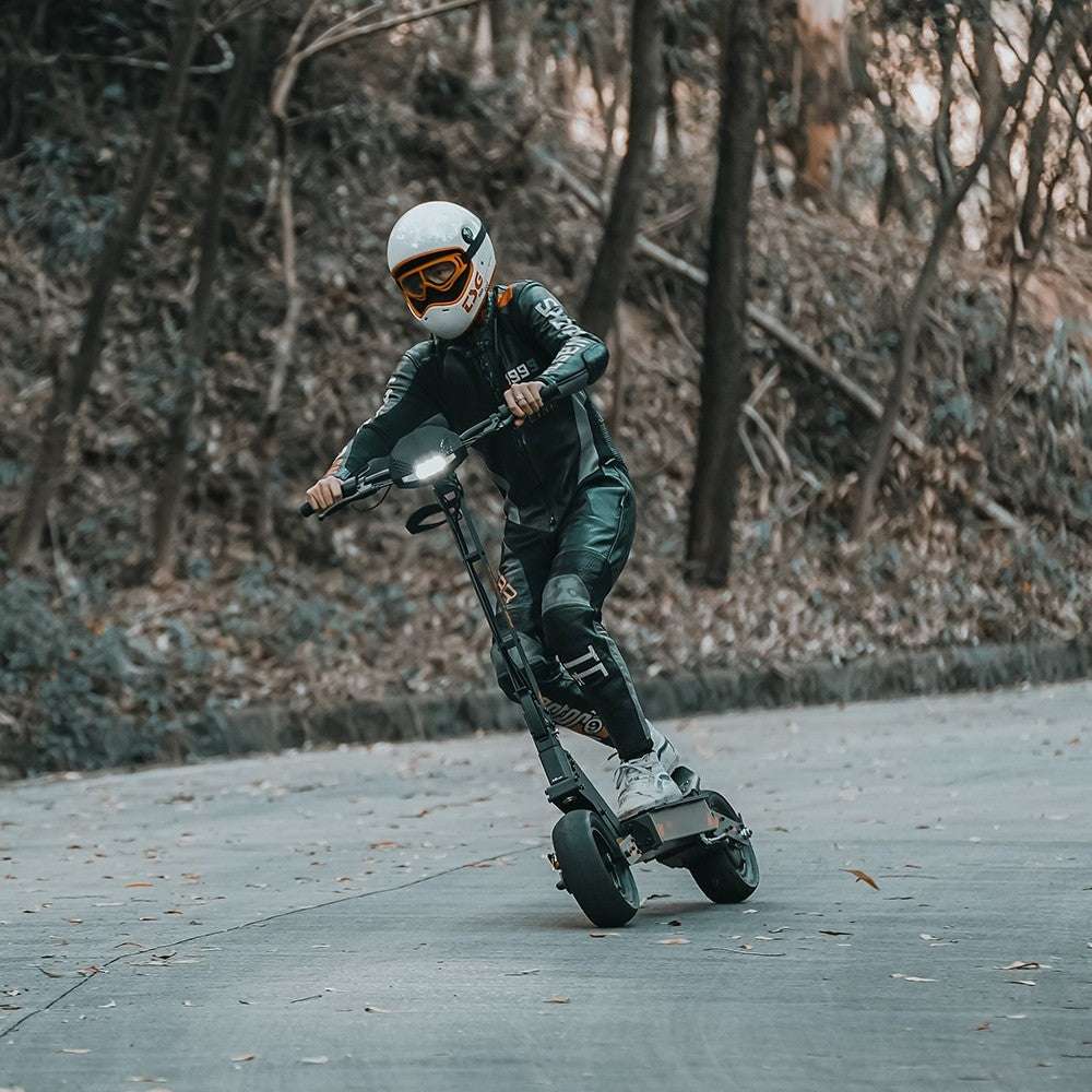 KuKirin G4 Electric Scooter main image man riding front lamp headlight on